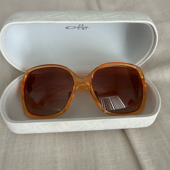 Oakley Accessories Oakley Beckon Sunglasses Oakley Case Included Poshmark